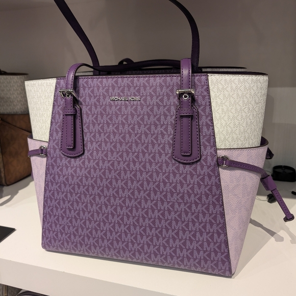 NWT Michael Kors Voyager Large Color-Block Signature Logo Tote Bag Dark Purple - Picture 2 of 4